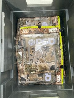 Lot 1113  
            Marchington SR13 - Parcel Delivery Only 

                
8 X PSD MENS TRUNKS IN VARIOUS SIZES TO INCLUDE - UK SIZE: SMALL: LOCATION - C12