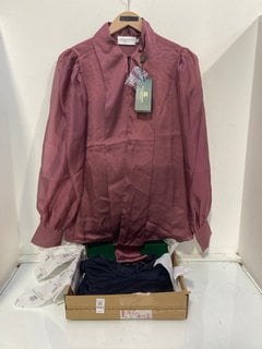 Lot 1143  
            Marchington SR13 - Parcel Delivery Only 

                
HOLLAND COOPER SET OF 3 WOMENS CLOTHING - UK SIZE: MEDIUM / 14 TO INCLUDE SHORT S...
