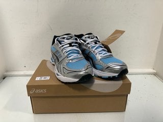 Lot 1153  
            Marchington SR13 - Parcel Delivery Only 
                
ASICS GEL-KAYANO 14 ARCTIC SKY / PURE SILVER TRAINERS - UK SIZE: 9 - ORIGINAL RRP...