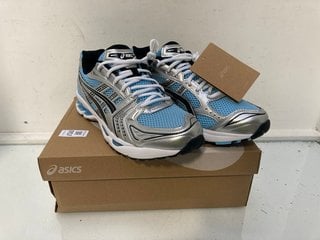 Lot 1157  
            Marchington SR13 - Parcel Delivery Only 

                
ASICS GEL-KAYANO 14 ARCTIC SKY / PURE SILVER TRAINERS - UK SIZE: 9 - ORIGINAL RRP...