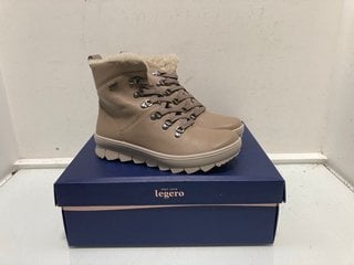 Lot 1166  
            Marchington SR13 - Parcel Delivery Only 

                
LEGERO WOMENS BEIGE SHOES - UK SIZE: 5.5 - ORIGINAL RRP: £130.00: LOCATION - C9
