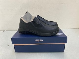 Lot 1181  
            Marchington SR13 - Parcel Delivery Only 

                
LEGERO BLACK LEATHER SOFT SHOES - UK SIZE: 5.5 - ORIGINAL RRP: £100.00: LOCATION ...
