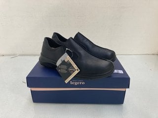 Lot 1184  
            Marchington SR13 - Parcel Delivery Only 

                
LEGERO BLACK LEATHER SOFT SHOES - UK SIZE: 6 - ORIGINAL RRP: £100.00: LOCATION - C9