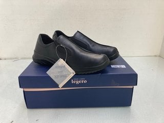 Lot 1185  
            Marchington SR13 - Parcel Delivery Only 

                
LEGERO BLACK LEATHER SOFT SHOES - UK SIZE: 6.5 - ORIGINAL RRP: £100.00: LOCATION ...