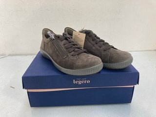 Lot 1199  
            Marchington SR13 - Parcel Delivery Only 

                
LEGERO TENARO GTX ZIP TRAINERS IN GREY SUEDE - UK SIZE: 4.5 - ORIGINAL RRP: £120....
