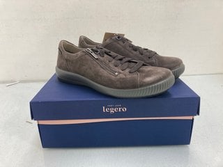 Lot 1201  
            Marchington SR13 - Parcel Delivery Only 

                
LEGERO TENARO GTX ZIP TRAINERS IN GREY SUEDE - UK SIZE: 6 - ORIGINAL RRP: £120.00...