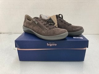 Lot 1202  
            Marchington SR13 - Parcel Delivery Only 

                
LEGERO TENARO GTX ZIP TRAINERS IN GREY SUEDE - UK SIZE: 8 - ORIGINAL RRP: £120.00...
