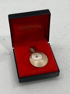 Lot 1293  
            Marchington SR13 - Parcel Delivery Only 

                
A VINTAGE SEKONDA 17 JEWEL MECHANICAL MOVEMENT PENDANT WATCH AND CHAIN IN ORIGINA...