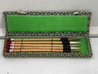 Lot 1372  
            Marchington SR13 - Parcel Delivery Only 

                
A SET OF CHINESE CALLIGRAPHY BRUSHES IN A PRESENTATION BOX: LOCATION - C3