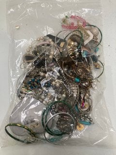 Lot 1388  
            Marchington SR13 - Parcel Delivery Only 

                
A LARGE COLLECTION OF VINTAGE AND COSTUME JEWELLERY: LOCATION - C3