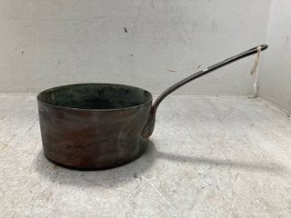 Lot 1404  
            Marchington SR13 - Parcel Delivery Only 

                
A 19TH CENTURY COPPER JAM PAN: LOCATION - C2