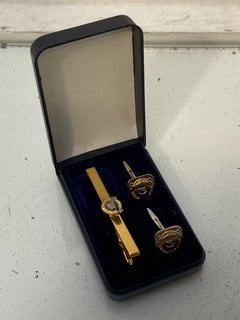 Lot 1436  
            Marchington SR13 - Parcel Delivery Only 

                
A SLOVENIAN POLICE TIE CLIP AND CUFFLINK SET, CASED: LOCATION - C2