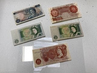 Lot 1464  
            Marchington SR13 - Parcel Delivery Only 

                
TWO BRITISH TEN SHILLING NOTES, TWO VINTAGE BRITISH POUND NOTES AND A VINTAGE STA...