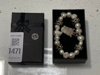 Lot 1471  
            Marchington SR13 - Parcel Delivery Only 

                
AN OWL CHARM BRACELET WITH FAUX PEARLS: LOCATION - C2