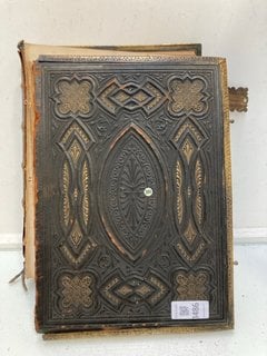 Lot 1486  
            Marchington SR13 - Parcel Delivery Only 

                
A LARGE VICTORIAN LEATHER BOUND BIBLE WITH BRASS FITTINGS AND CLASPS: LOCATION - C2