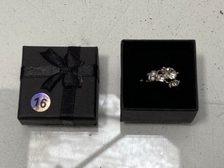 Lot 1526  
            Marchington SR13 - Parcel Delivery Only 

                
A SILVER COLOURED RING SET WITH CLEAR STONES, BOXED: LOCATION - C1