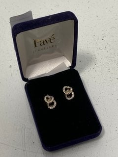 Lot 1533  
            Marchington SR13 - Parcel Delivery Only 

                
A PAIR OF GOLD COLOURED VINTAGE EARRINGS SET WITH CLEAR STONES, BOXED: LOCATION - C1