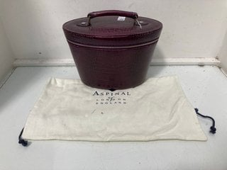 Lot 1544  
            Marchington SR13 - Parcel Delivery Only 

                
ASPINALL OF LONDON FINE LEATHER TRAVEL VANITY CASE AND DUST BAG: LOCATION - C1