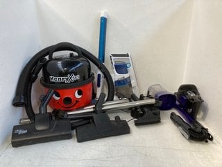 Lot 1564  
            Marchington SR13 - Parcel Delivery Only 

                
3 X ASSORTED VACUUM CLEANERS TO INCLUDE HENRY XTRA NUMATIC HOOVER: LOCATION - D2