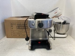 Lot 1570  
            Marchington SR13 - Parcel Delivery Only 

                
3 X KITCHEN APPLIANCES TO INCLUDE MORPHY RICHARDS 10 - IN - 1 MULTI-COOKER: LOCAT...
