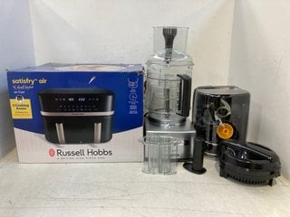Lot 1572  
            Marchington SR13 - Parcel Delivery Only 

                
3 X ASSORTED KITCHEN APPLIANCES TO INCLUDE RUSSELL HOBBS SATISFRY AIR 9L DUAL BAS...