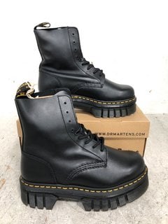 Lot 502  
            Marchington SR13 - Parcel Delivery Only 

                
DR.MARTENS AUDRICK 8-EYE BOOTS IN BLACK - SIZE UK 6 - ORIGINAL RRP £200: LOCATION...