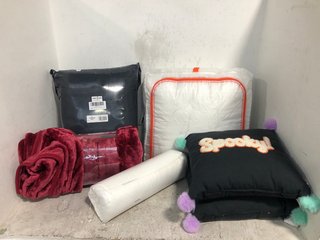Lot 508  
            Marchington SR13 - Parcel Delivery Only 

                
QTY OF ASSORTED HOMEWARE ITEMS TO INCLUDE 2 X SPOOKY POM POM DECORATIVE HALLOWEEN...