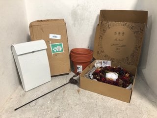 Lot 510  
            Marchington SR13 - Parcel Delivery Only 

                
QTY OF ASSORTED ITEMS TO INCLUDE MASON & WHITE WALL MOUNTED POST BOX IN WHITE: LO...