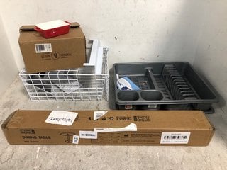 Lot 514  
            Marchington SR13 - Parcel Delivery Only 

                
4 X ASSORTED HOUSEHOLD ITEMS TO INCLUDE MASON & WHITE SET OF 4 INDIVIDUAL PIE DIS...