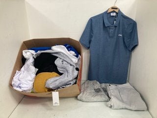 Lot 555  
            Marchington SR13 - Parcel Delivery Only 

                
QTY OF ASSORTED MENS CLOTHING IN VARIOUS SIZES TO INCLUDE L/S BUTTON UP COTTON SH...
