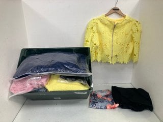 Lot 557  
            Marchington SR13 - Parcel Delivery Only 

                
QTY OF ASSORTED WOMENS CLOTHING - SIZE UK 16,18 & XL+ TO INCLUDE S/S FLORAL SHIRT...