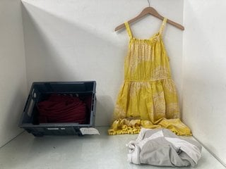 Lot 571  
            Marchington SR13 - Parcel Delivery Only 

                
QTY OF ASSORTED WOMENS CLOTHING - SIZE UK MEDIUM TO INCLUDE MONSOON STRAPPY DRESS...