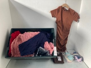 Lot 580  
            Marchington SR13 - Parcel Delivery Only 

                
QTY OF ASSORTED WOMENS CLOTHING - SIZE UK XS, SMALL & 8-10 TO INCLUDE DUNNES STOR...