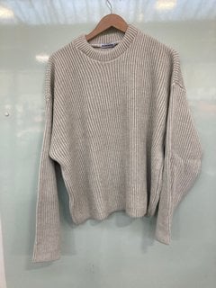 Lot 584  
            Marchington SR13 - Parcel Delivery Only 

                
BROTHERANDKIN MENS HUTCH KNIT JUMPER IM OFF WHITE - SIZE UK M: LOCATION - A2