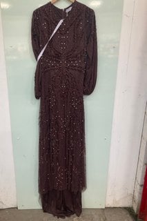 Lot 585  
            Marchington SR13 - Parcel Delivery Only 

                
SHIMMI WOMENS L/S SEQUIN BEADED MAXI DRESS IN BROWN - SIZE UK 20: LOCATION - A2
