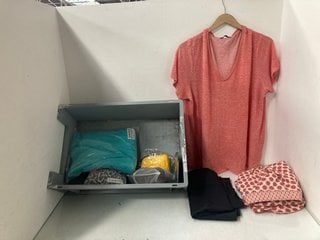 Lot 593  
            Marchington SR13 - Parcel Delivery Only 

                
QTY OF ASSORTED WOMENS CLOTHING - PLUS SIZE TO INCLUDE WHITE STUFF BUTTON WRAP SK...