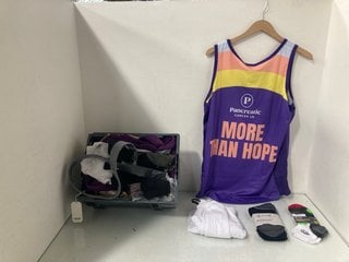 Lot 595  
            Marchington SR13 - Parcel Delivery Only 

                
QTY OF ASSORTED MENS CLOTHING IN VARIOUS SIZES TO INCLUDE START FITNESS MORE MILE...