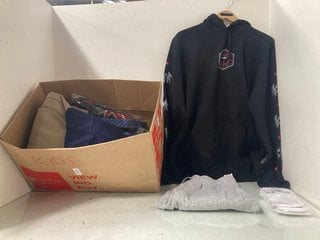 Lot 598  
            Marchington SR13 - Parcel Delivery Only 

                
QTY OF ASSORTED MENS CLOTHING IN VARIOUS SIZES TO INCLUDE GAIN THE EDGE COTTON SO...