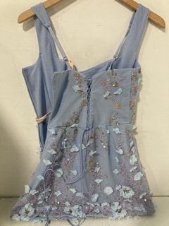 Lot 603  
            Marchington SR13 - Parcel Delivery Only 

                
OH POLLY WOMENS STRAPPY FLORAL SHORT DRESS IN SKY BLUE - SIZE UK 10: LOCATION - A2