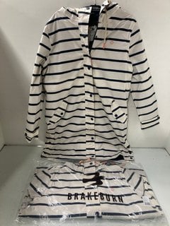 Lot 607  
            Marchington SR13 - Parcel Delivery Only 

                
2 X BRAKEBURN WOMENS STRIPE RAIN JACKETS IN CREAM - SIZE UK 10 & 12 - COMBINED OR...