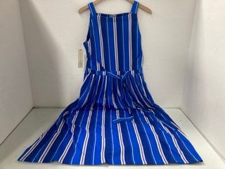 Lot 612  
            Marchington SR13 - Parcel Delivery Only 

                
JIGSAW WOMENS STRIPE TIE DETAIL JERSEY DRESS IN BLUE - SIZE UK M - ORIGINAL RRP £...