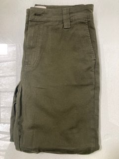 Lot 613  
            Marchington SR13 - Parcel Delivery Only 

                
HUSH WOMENS TANYA TAPERED CHINOS IN OLIVE GREEN - SIZE UK 10: LOCATION - A1