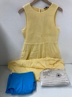 Lot 615  
            Marchington SR13 - Parcel Delivery Only 

                
3 X ASSORTED NOBODY'S CHILD WOMENS CLOTHING - SIZE UK 12 & 14 TO INCLUDE SLEEVELE...