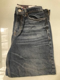 Lot 617  
            Marchington SR13 - Parcel Delivery Only 

                
BDG MENS REGULAR FIT DENIM JEANS IN BLACK - SIZE UK 24W 32L: LOCATION - A1