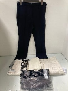 Lot 618  
            Marchington SR13 - Parcel Delivery Only 

                
5 X ASSORTED WOMENS CLOTHING IN VARIOUS SIZES TO INCLUDE ASOS WIDE FIT STRIPED TR...