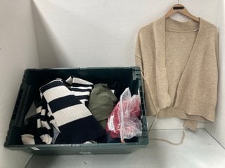 Lot 620  
            Marchington SR13 - Parcel Delivery Only 

                
QTY OF ASSORTED WOMENS CLOTHING - SIZE UK MEDIUM & 12-14 TO INCLUDE DAZY-LESS L/S...