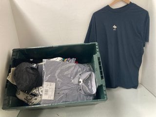 Lot 623  
            Marchington SR13 - Parcel Delivery Only 

                
QTY OF ASSORTED MENS CLOTHING IN VARIOUS SIZES TO INCLUDE CORPORATE WEAR PRINTED ...