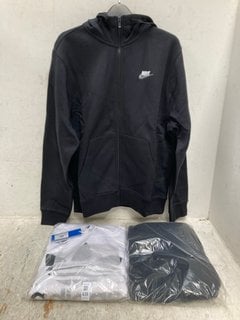 Lot 631  
            Marchington SR13 - Parcel Delivery Only 

                
3 X ASSORTED MENS SPORTSWEAR - SIZE UK MEDIUM TO INCLUDE NIKE STANDARD FIT JOGGIN...