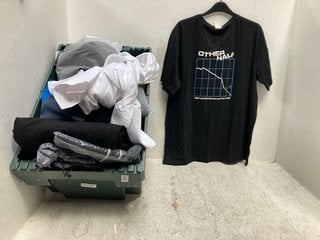 Lot 635  
            Marchington SR13 - Parcel Delivery Only 

                
QTY OF ASSORTED MENS CLOTHING IN VARIOUS SIZES TO INCLUDE BERSHKA OVERSIZED S/S C...