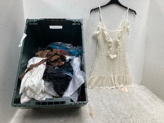Lot 638  
            Marchington SR13 - Parcel Delivery Only 

                
QTY OF ASSORTED WOMENS CLOTHING - SIZE UK 6,8 & XS TO INCLUDE NEVER FULLY DRESSED...